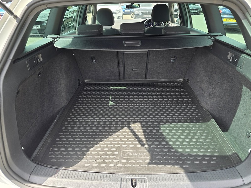 Volkswagen Golf TSI R - U91322