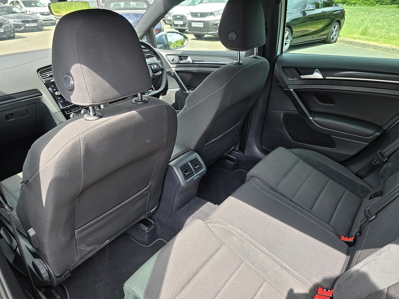 Volkswagen Golf TSI R - U91322