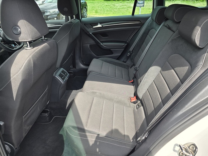 Volkswagen Golf TSI R - U91322