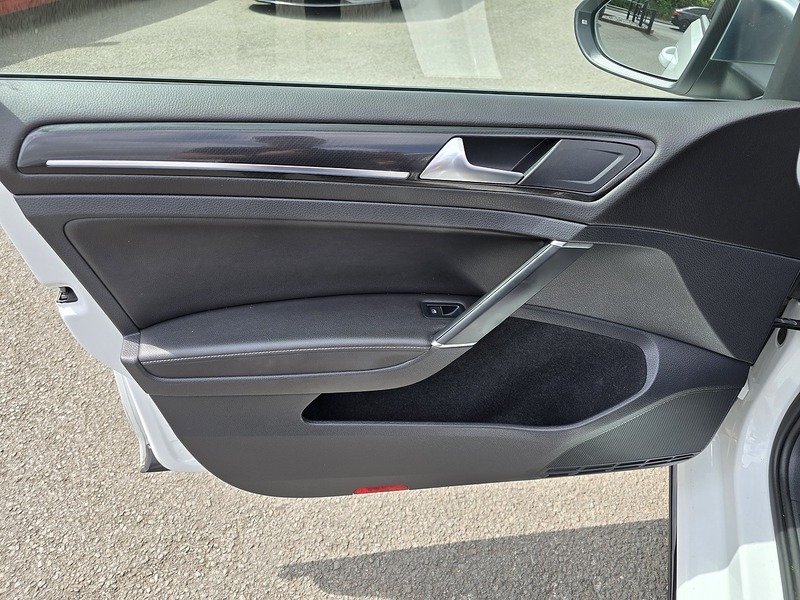 Volkswagen Golf TSI R - U91322