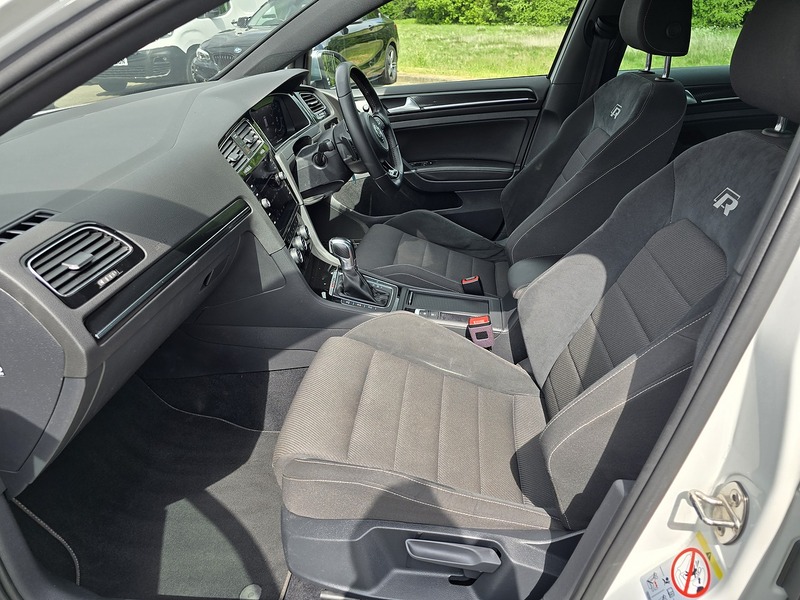 Volkswagen Golf TSI R - U91322