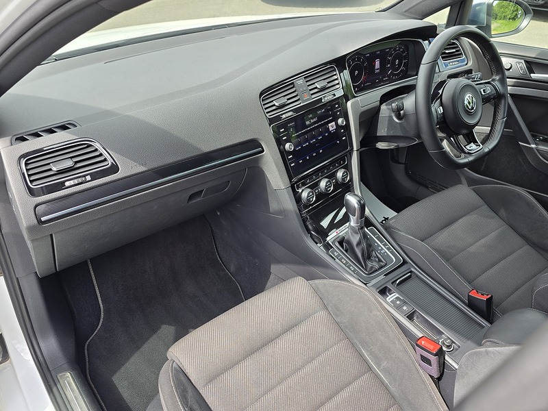 Volkswagen Golf TSI R - U91322