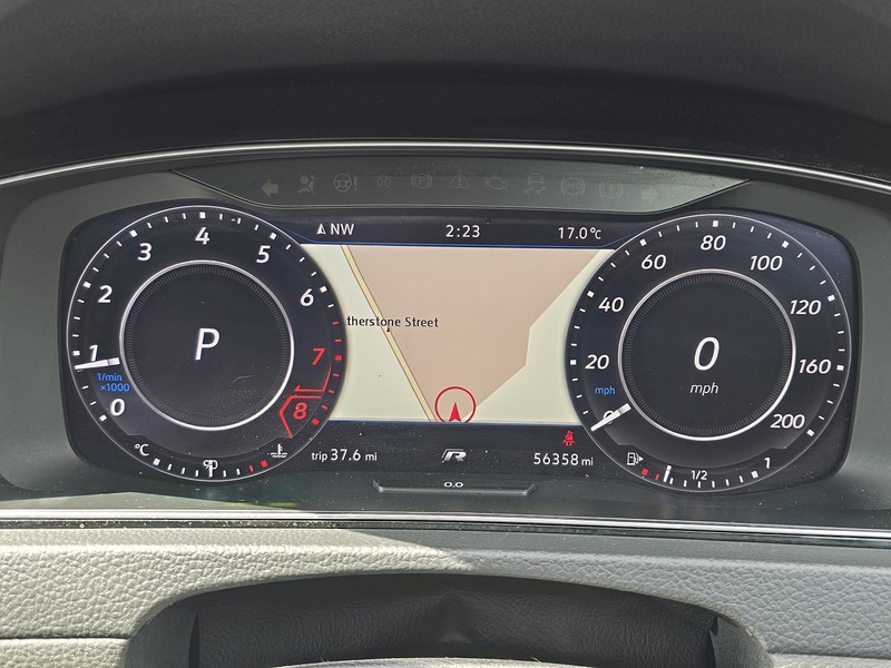 Volkswagen Golf TSI R - U91322