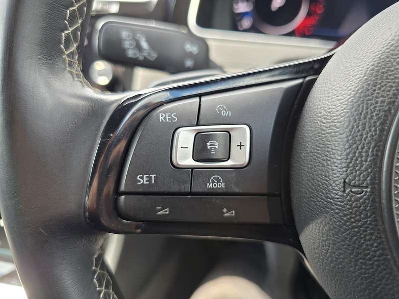 Volkswagen Golf TSI R - U91322