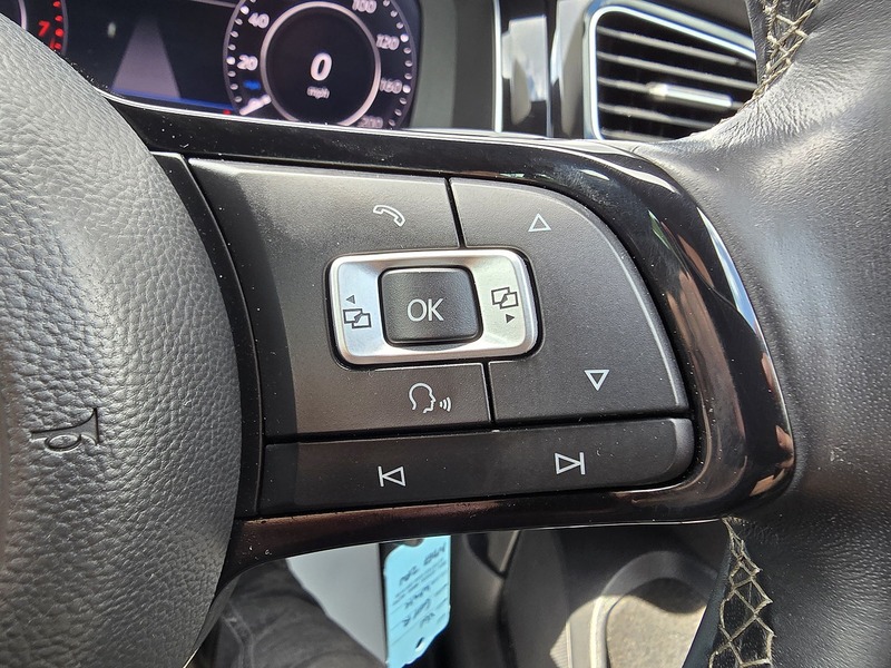 Volkswagen Golf TSI R - U91322