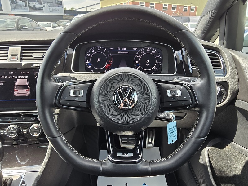Volkswagen Golf TSI R - U91322