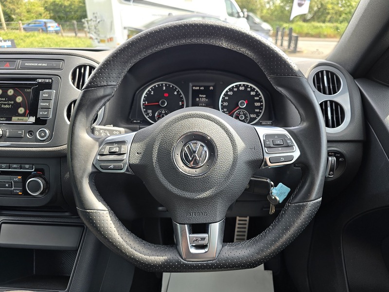 Volkswagen Tiguan TDI BlueMotion Tech R-Line - U91326