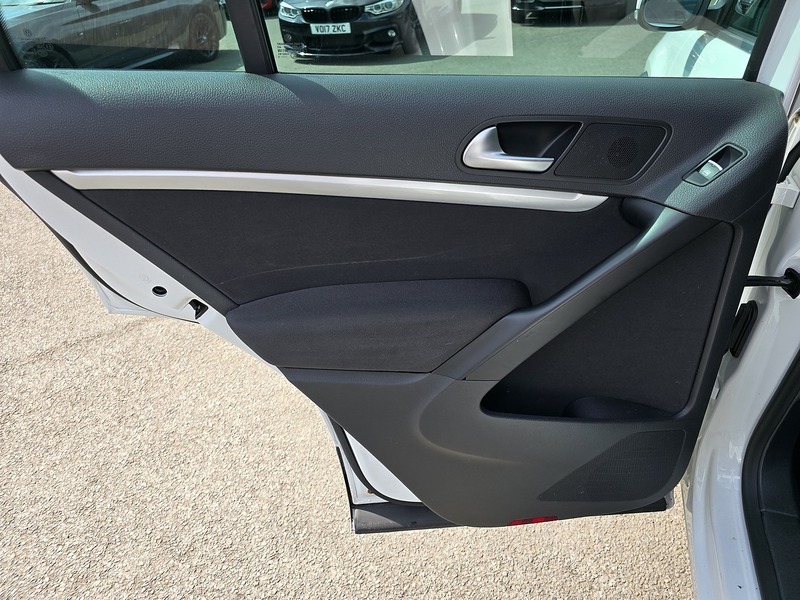 Volkswagen Tiguan TDI BlueMotion Tech R-Line - U91326