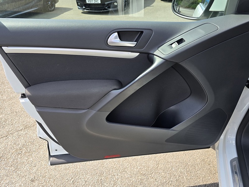 Volkswagen Tiguan TDI BlueMotion Tech R-Line - U91326