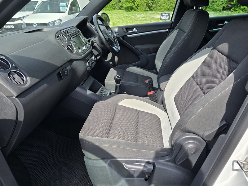 Volkswagen Tiguan TDI BlueMotion Tech R-Line - U91326