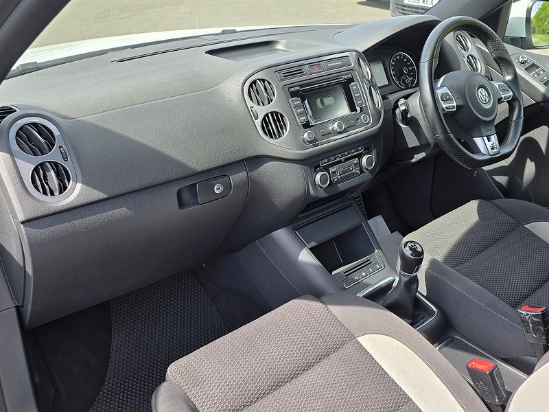 Volkswagen Tiguan TDI BlueMotion Tech R-Line - U91326