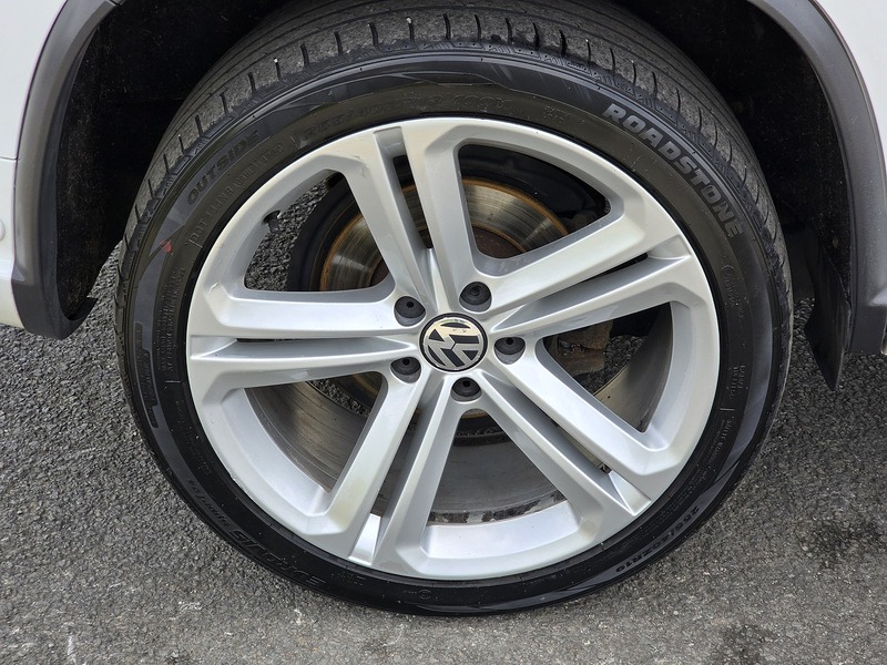 Volkswagen Tiguan TDI BlueMotion Tech R-Line - U91326