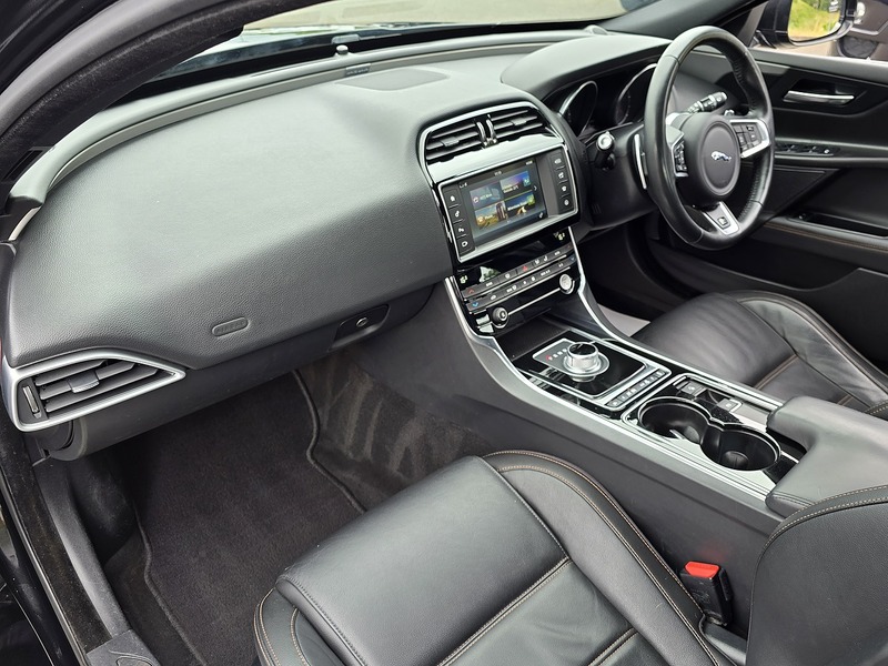 Jaguar XE d Prestige - U91358