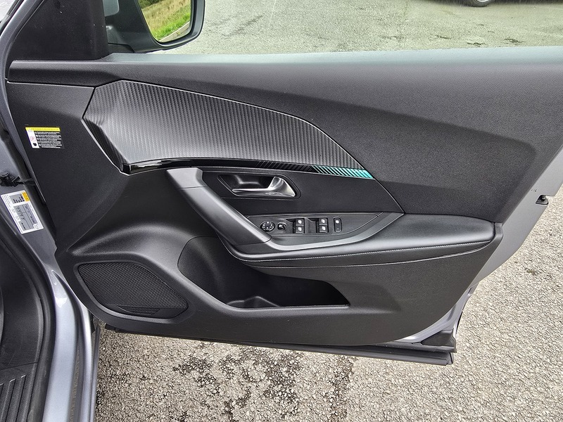 Peugeot 2008 PureTech Allure Premium - U91462