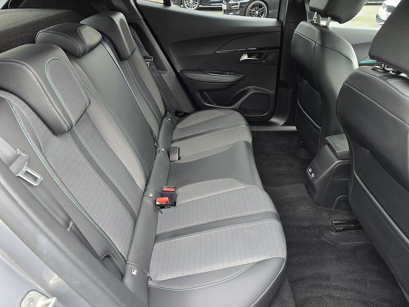 Peugeot 2008 PureTech Allure Premium - U91462