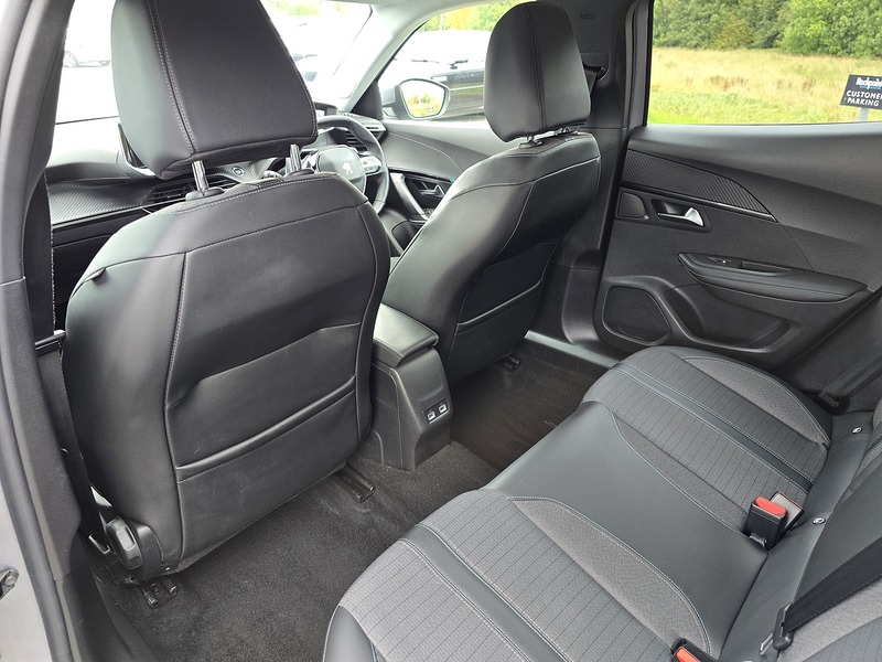 Peugeot 2008 PureTech Allure Premium - U91462