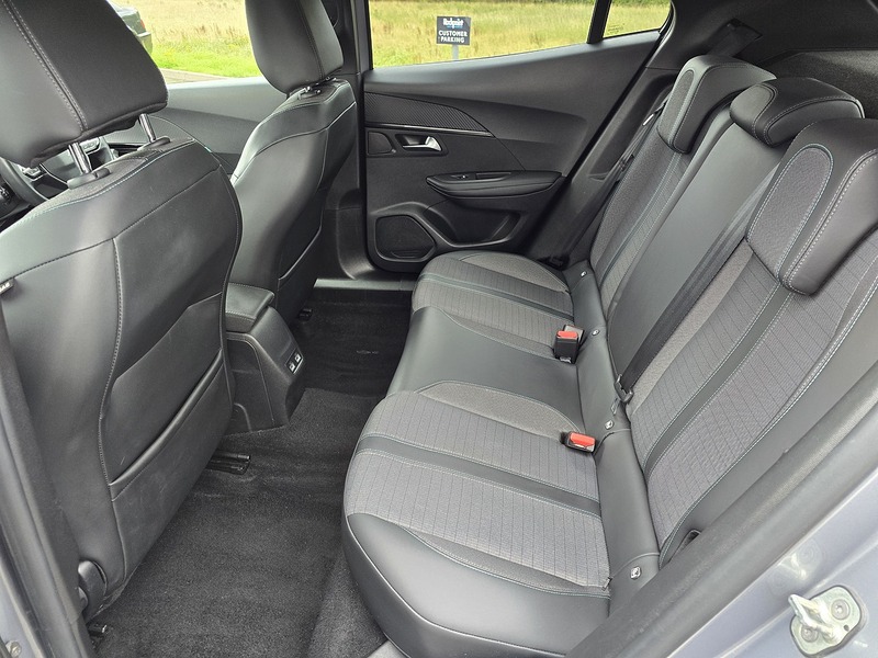 Peugeot 2008 PureTech Allure Premium - U91462