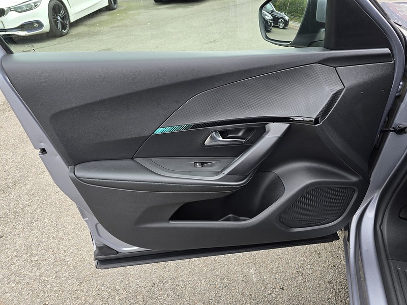 Peugeot 2008 PureTech Allure Premium - U91462