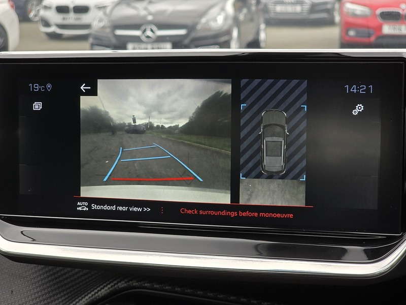 Peugeot 2008 PureTech Allure Premium - U91462