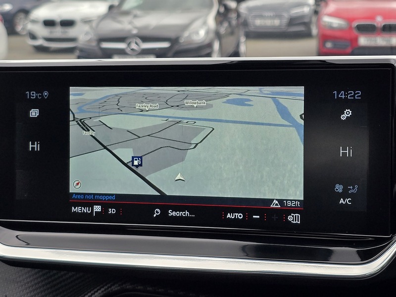 Peugeot 2008 PureTech Allure Premium - U91462