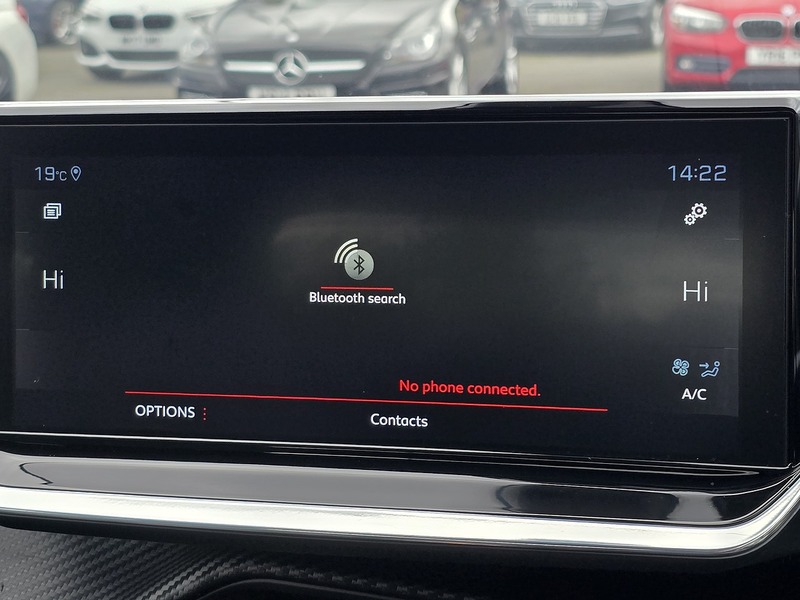 Peugeot 2008 PureTech Allure Premium - U91462