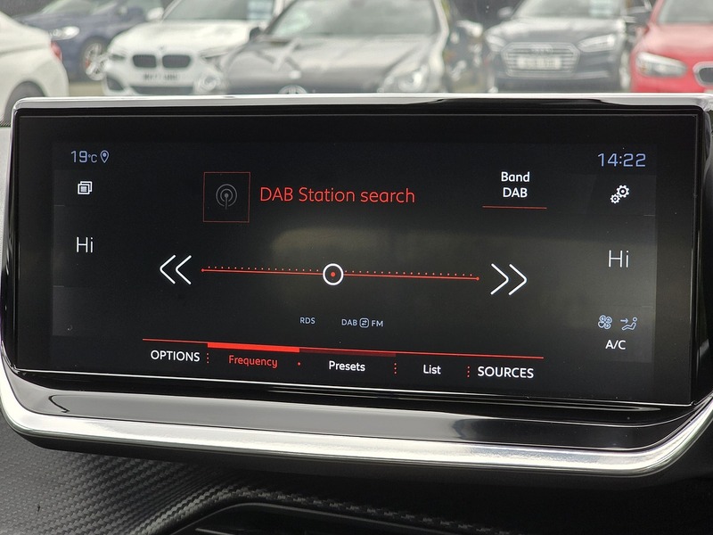 Peugeot 2008 PureTech Allure Premium - U91462