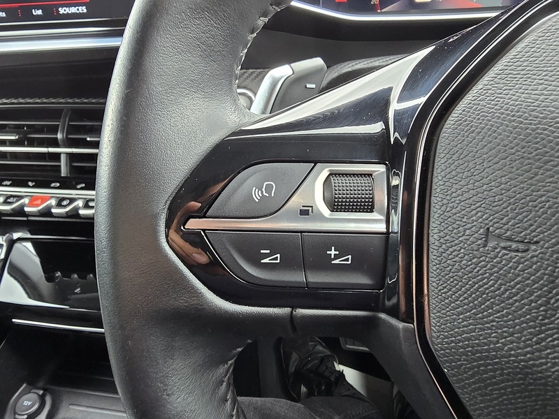 Peugeot 2008 PureTech Allure Premium - U91462