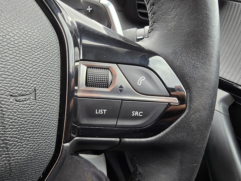 Peugeot 2008 PureTech Allure Premium - U91462