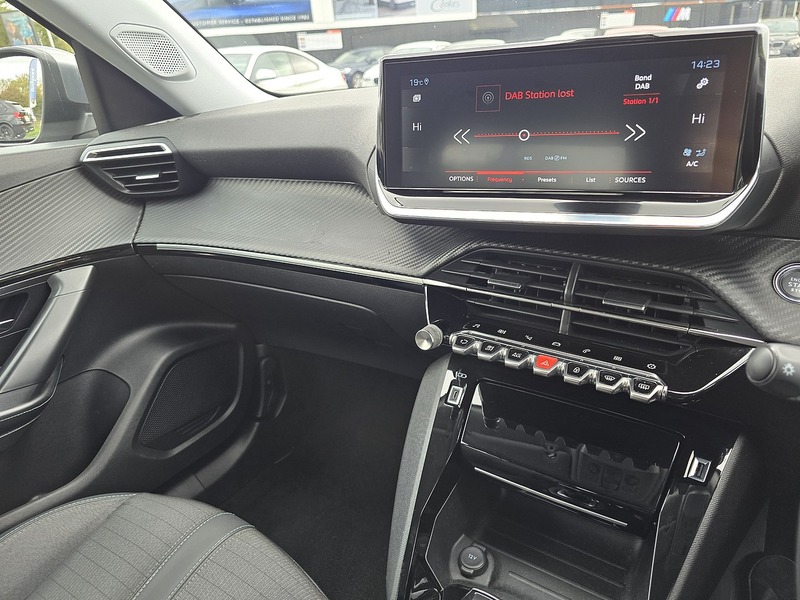 Peugeot 2008 PureTech Allure Premium - U91462