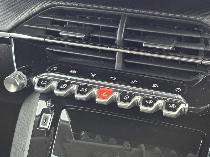 Peugeot 2008 PureTech Allure Premium - U91462