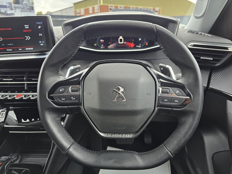 Peugeot 2008 PureTech Allure Premium - U91462