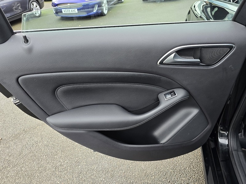 Mercedes-Benz B Class B180d SE - U91524