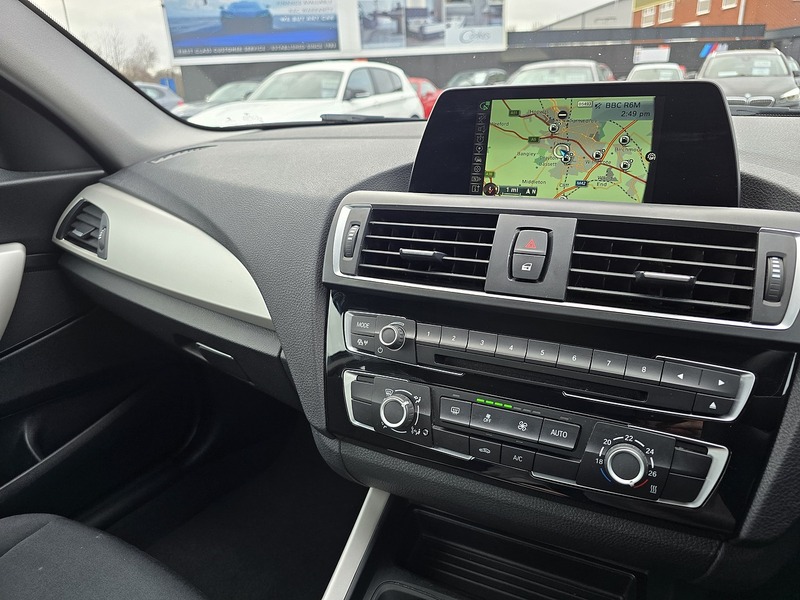 BMW 2 Series 218i SE - U91564