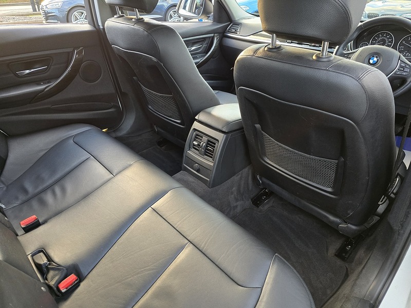 BMW 3 Series 320d Luxury - U91573