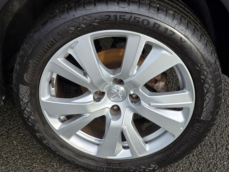 Peugeot 2008 PureTech Allure - U91610