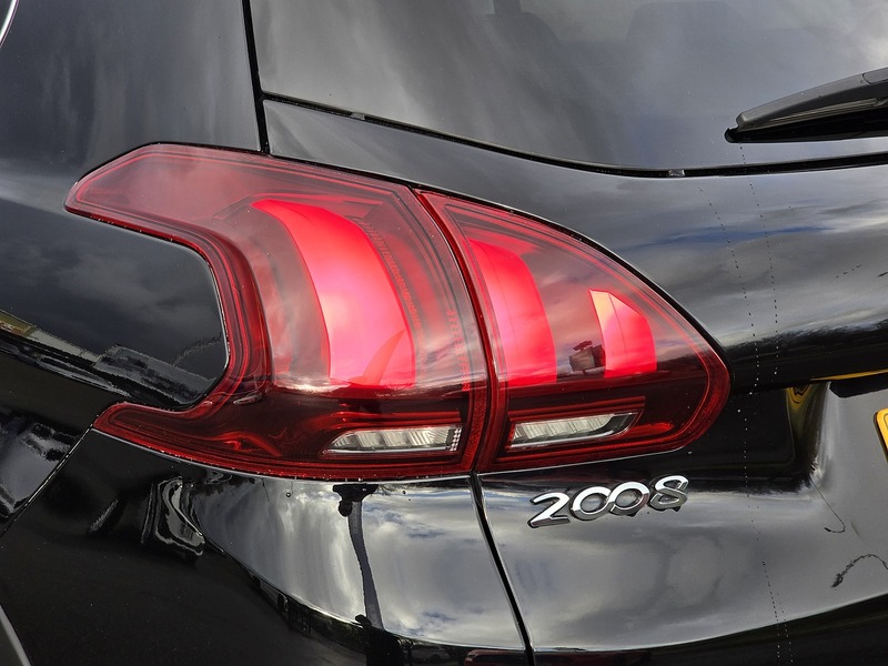 Peugeot 2008 PureTech Allure - U91610