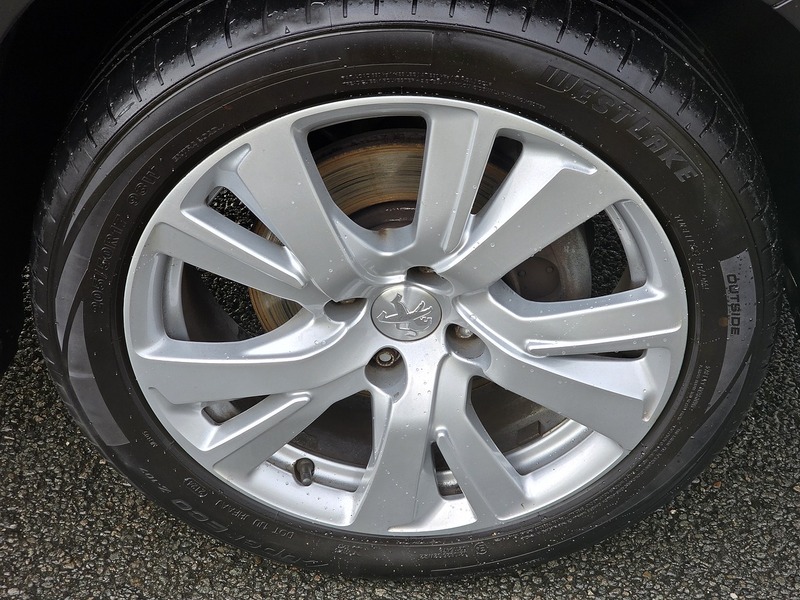 Peugeot 2008 PureTech Allure - U91610