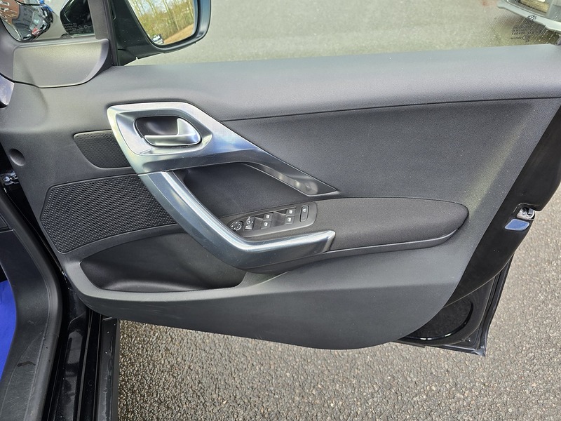 Peugeot 2008 PureTech Allure - U91610