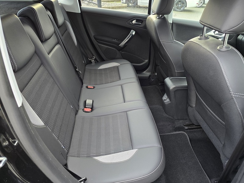 Peugeot 2008 PureTech Allure - U91610