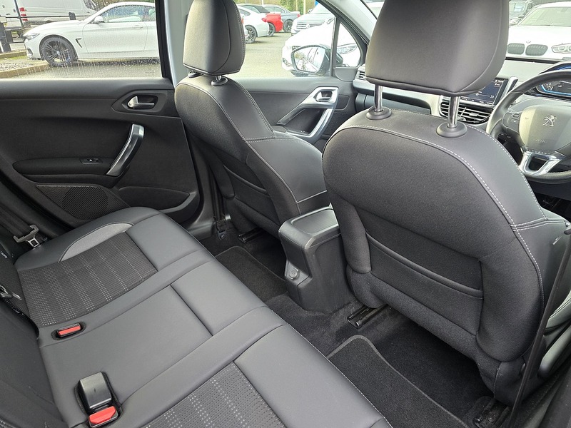 Peugeot 2008 PureTech Allure - U91610