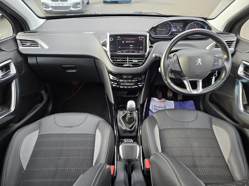 Peugeot 2008 PureTech Allure - U91610