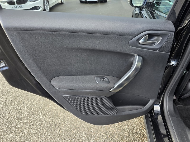 Peugeot 2008 PureTech Allure - U91610