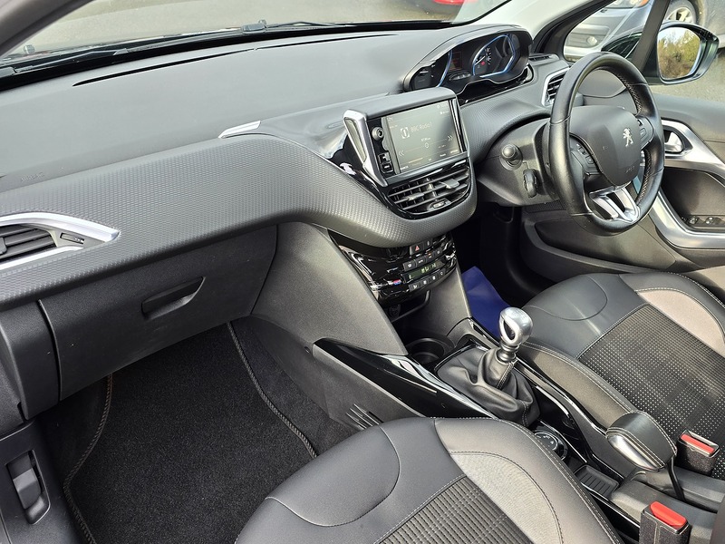 Peugeot 2008 PureTech Allure - U91610