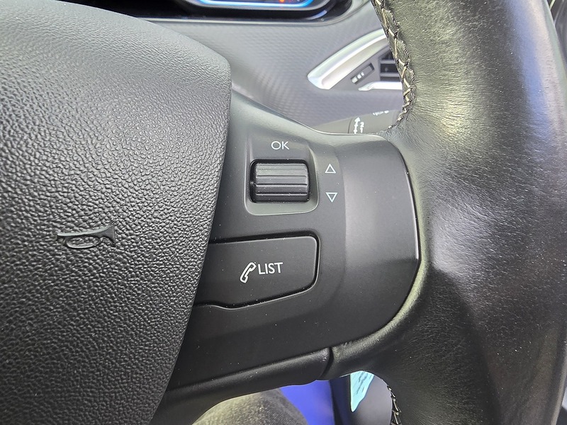 Peugeot 2008 PureTech Allure - U91610