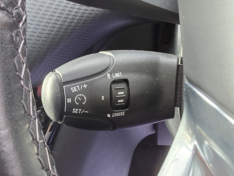 Peugeot 2008 PureTech Allure - U91610