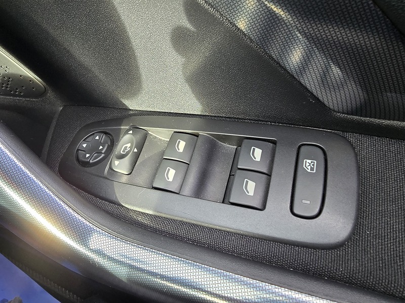 Peugeot 2008 PureTech Allure - U91610