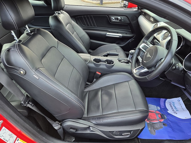 Ford Mustang V8 GT - U91620