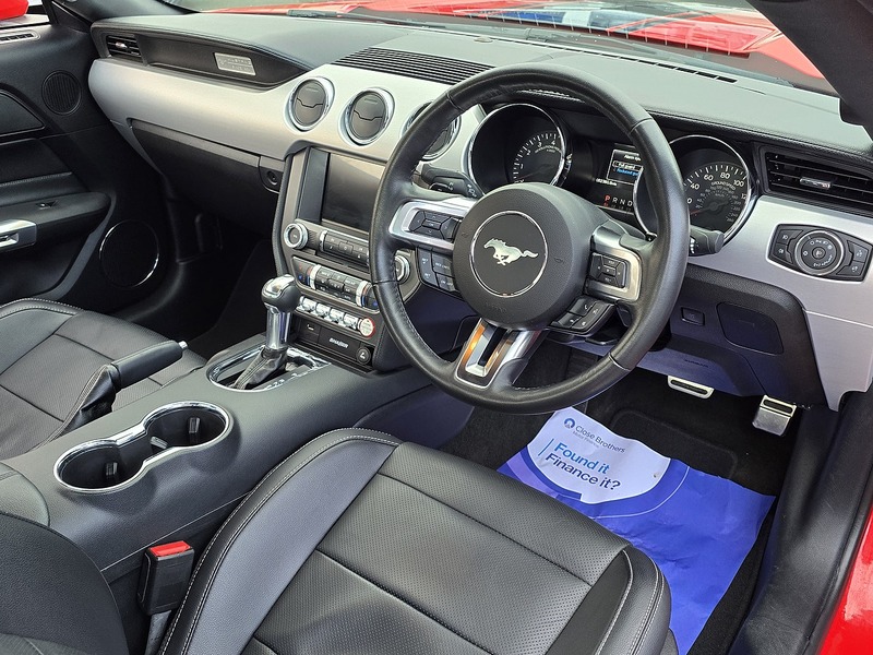 Ford Mustang V8 GT - U91620