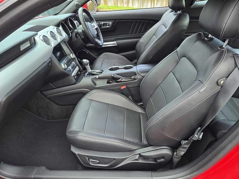 Ford Mustang V8 GT - U91620