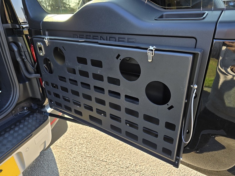 Land Rover Defender 90 D200 MHEV - U91650